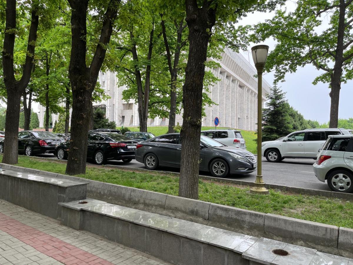 Logvinenko Apartment Bishkek Luaran gambar