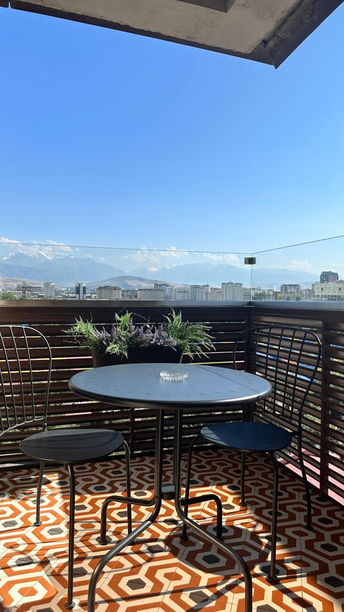 Logvinenko Apartment Bishkek Luaran gambar